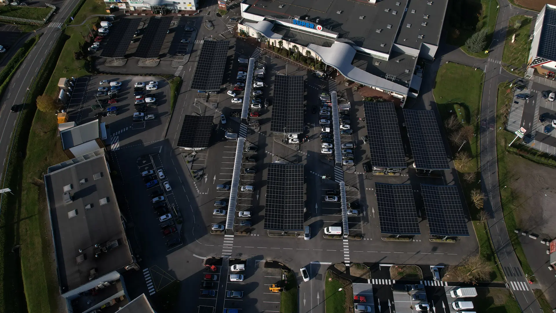 Des ombrières de parking solaires pour couvrir le Super U de Huos (31)