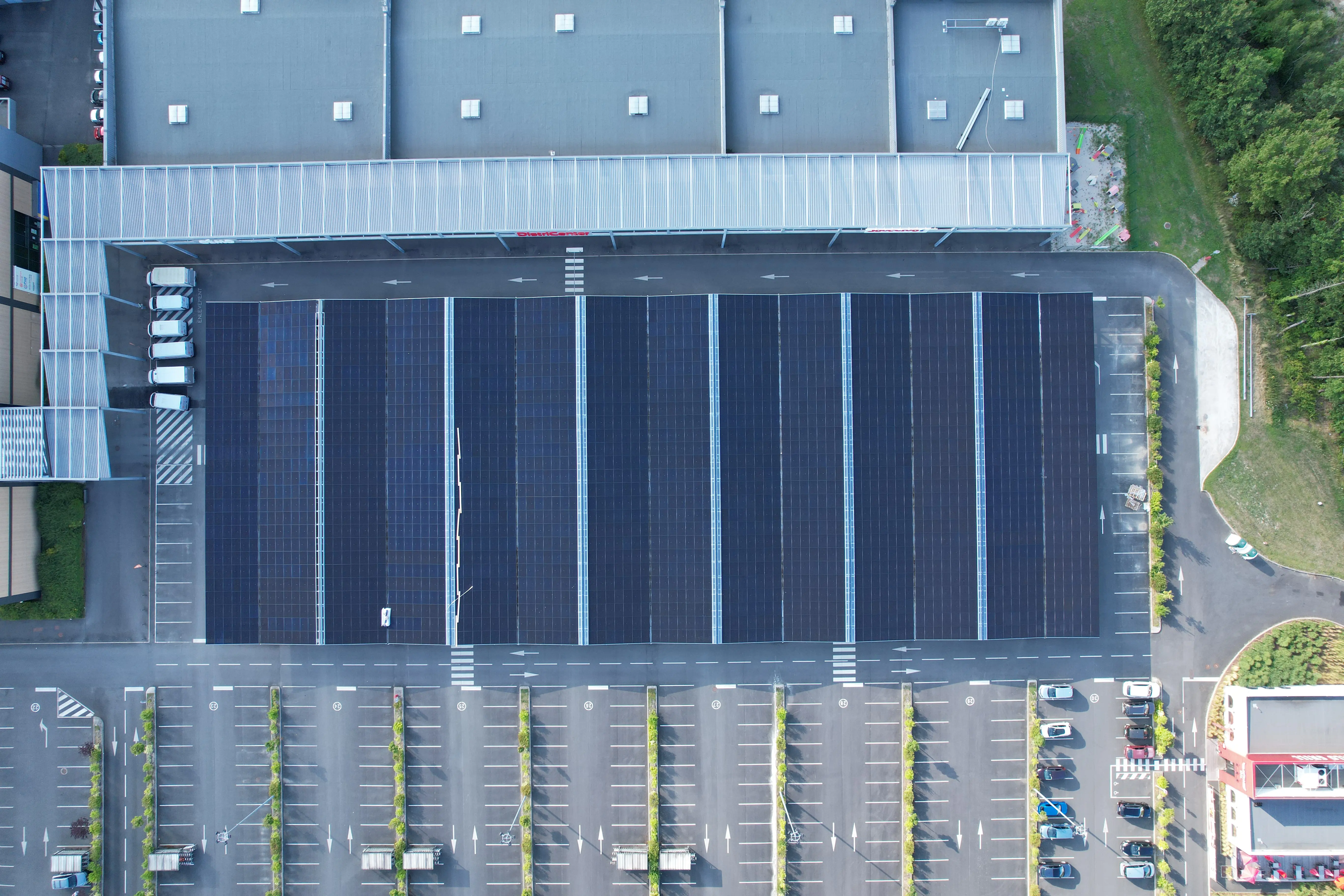Ombrières solaires reliées au Leclerc de Romorantin (41)