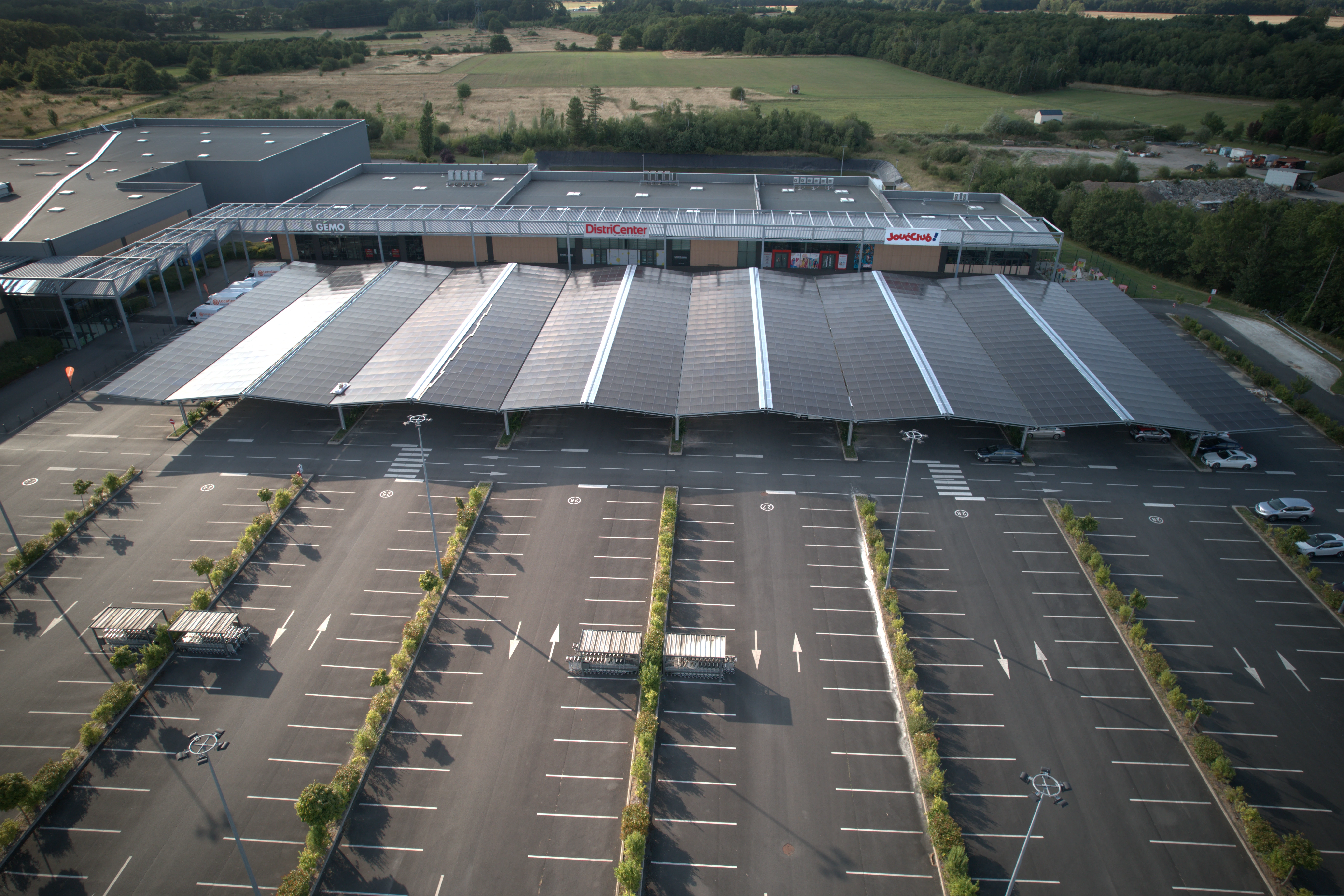 Ombrières solaires reliées au Leclerc de Romorantin (41)