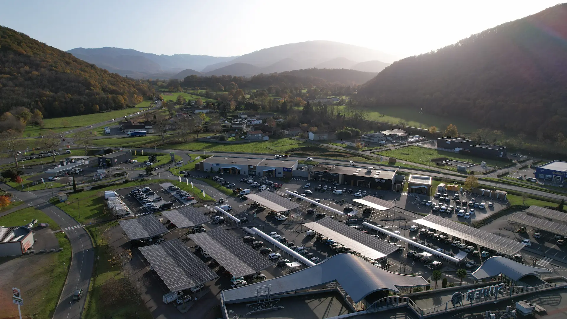 Des ombrières de parking solaires pour couvrir le Super U de Huos (31)