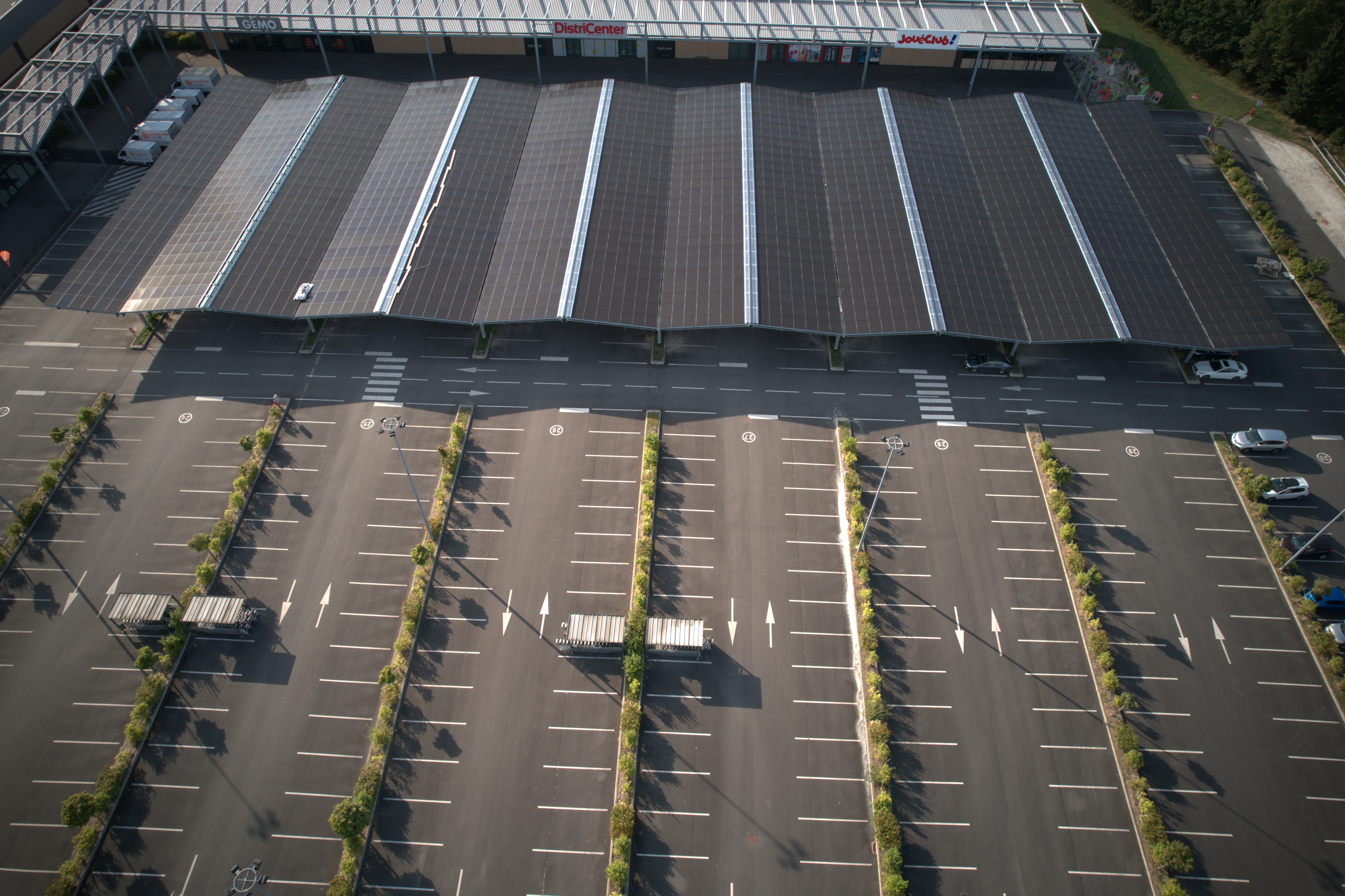 Ombrières solaires reliées au Leclerc de Romorantin (41)