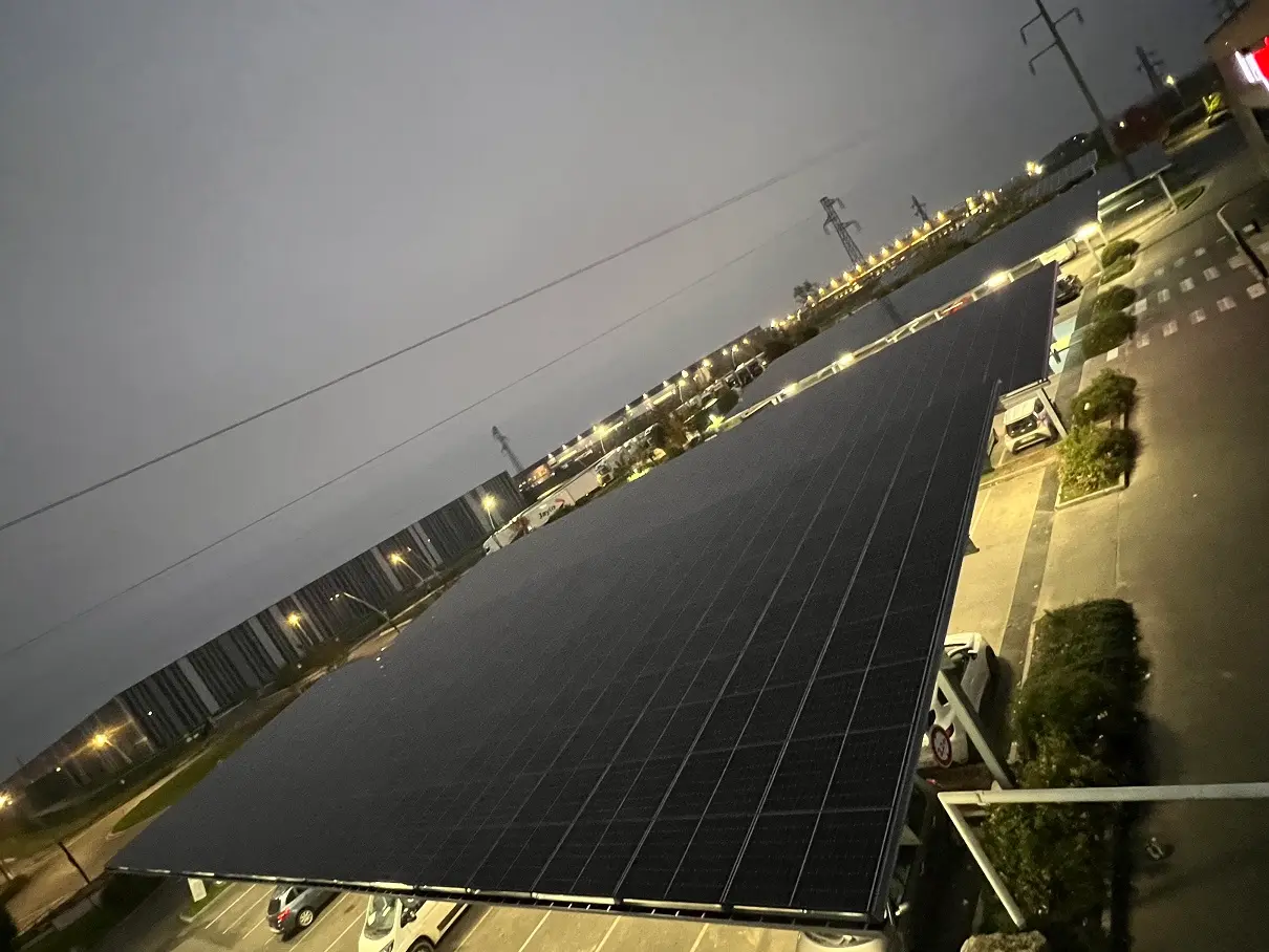 Ombrières solaires à l'Intermarché D'Artenay : le solaire au service de l'enseigne (45)