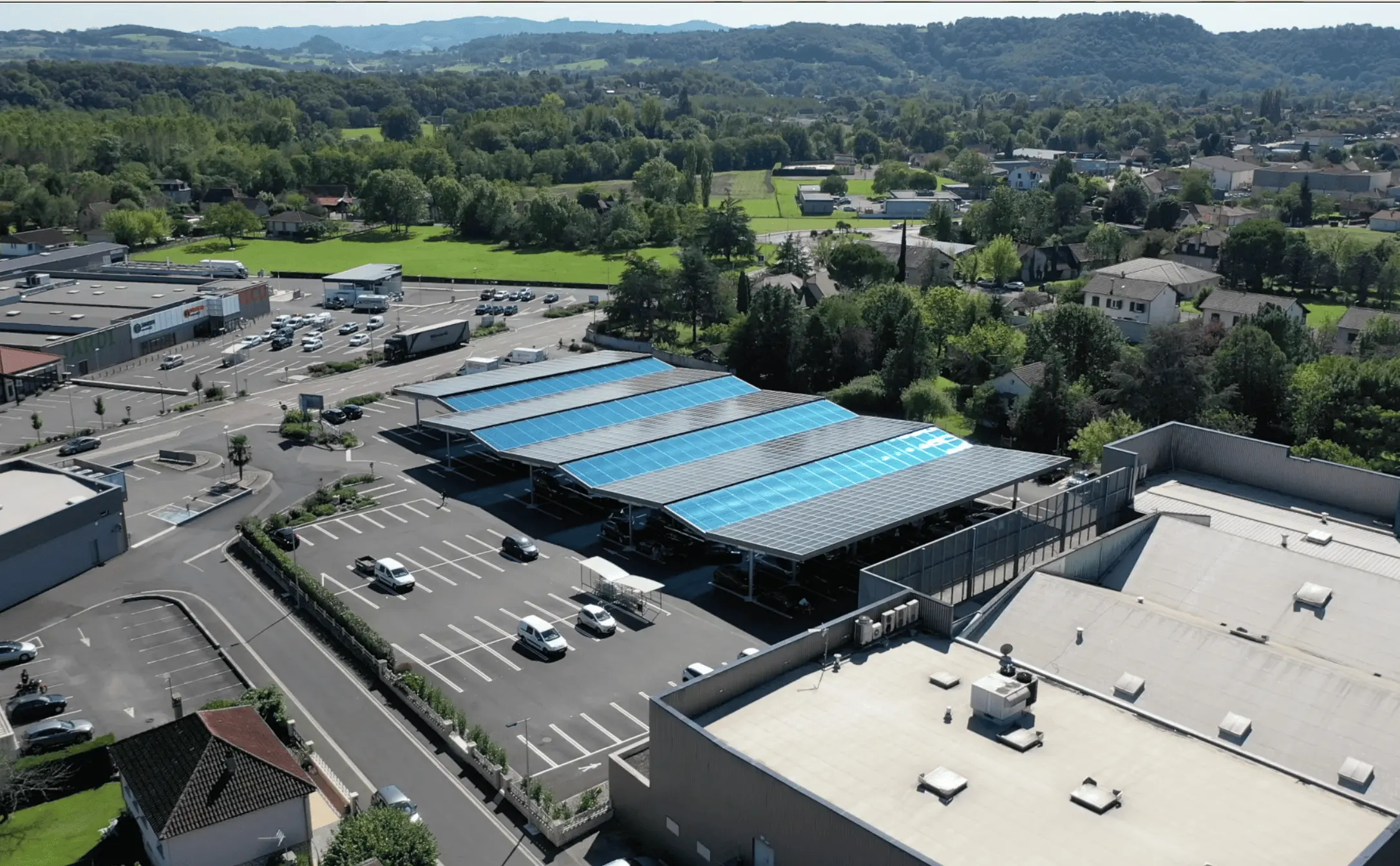 Leclerc opte pour des ombrières de parking à Biars-Sur-Cère (46)