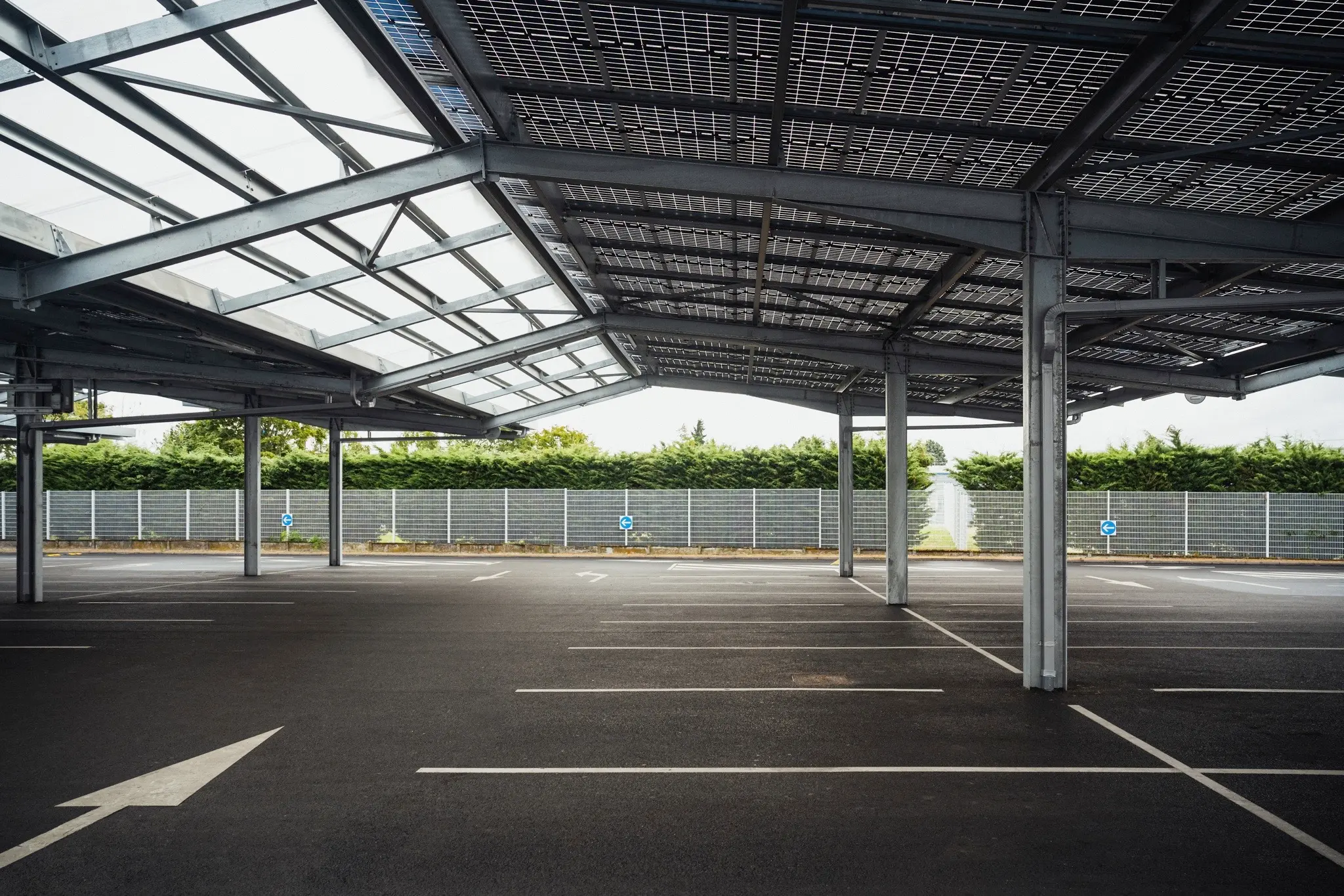 Installation d'Ombrières photovoltaïques au Leclerc de Vendôme (41)