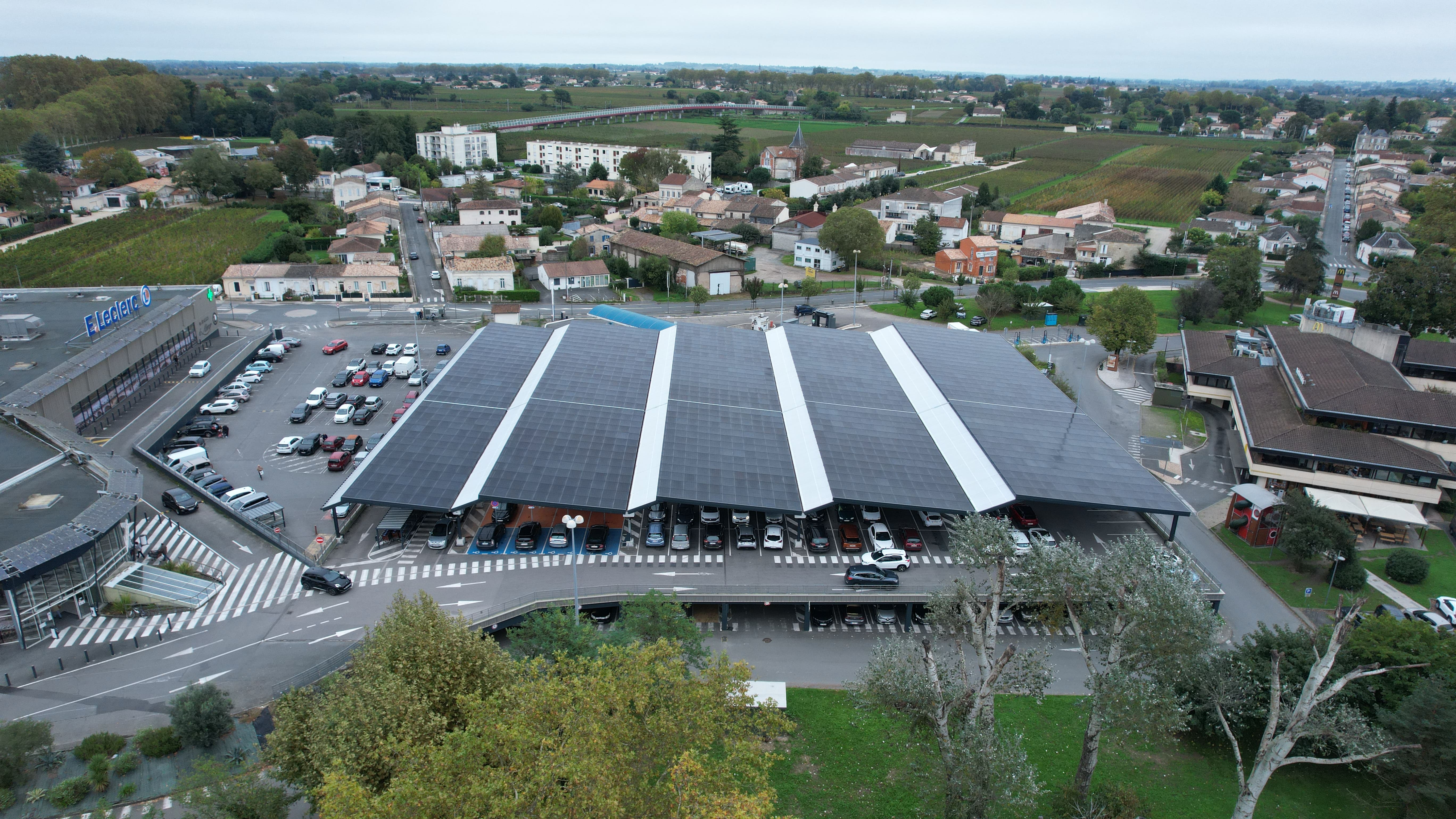 Ombrières solaires au Leclerc de Libourne (33)