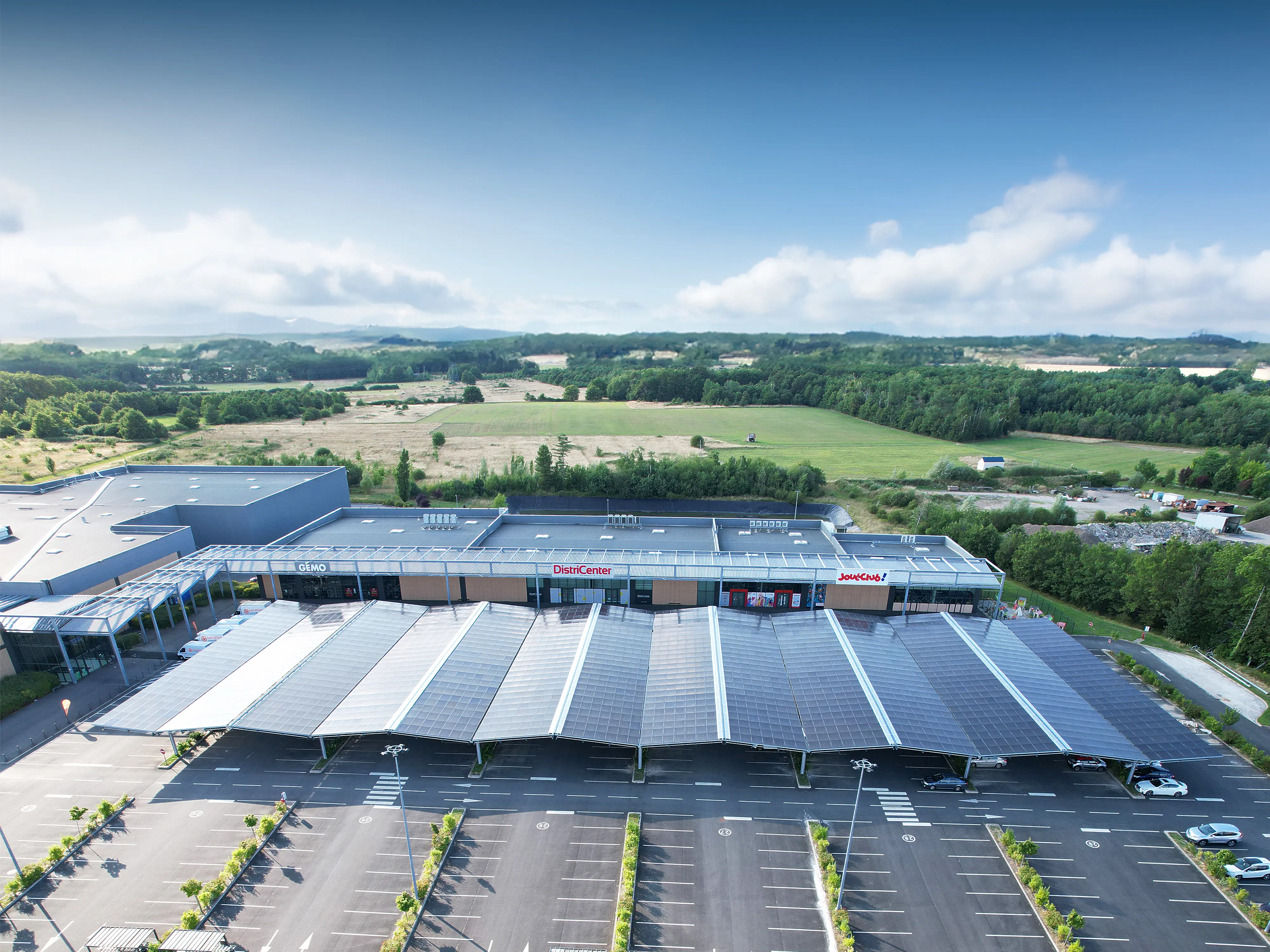 Ombrières solaires reliées au Leclerc de Romorantin (41)