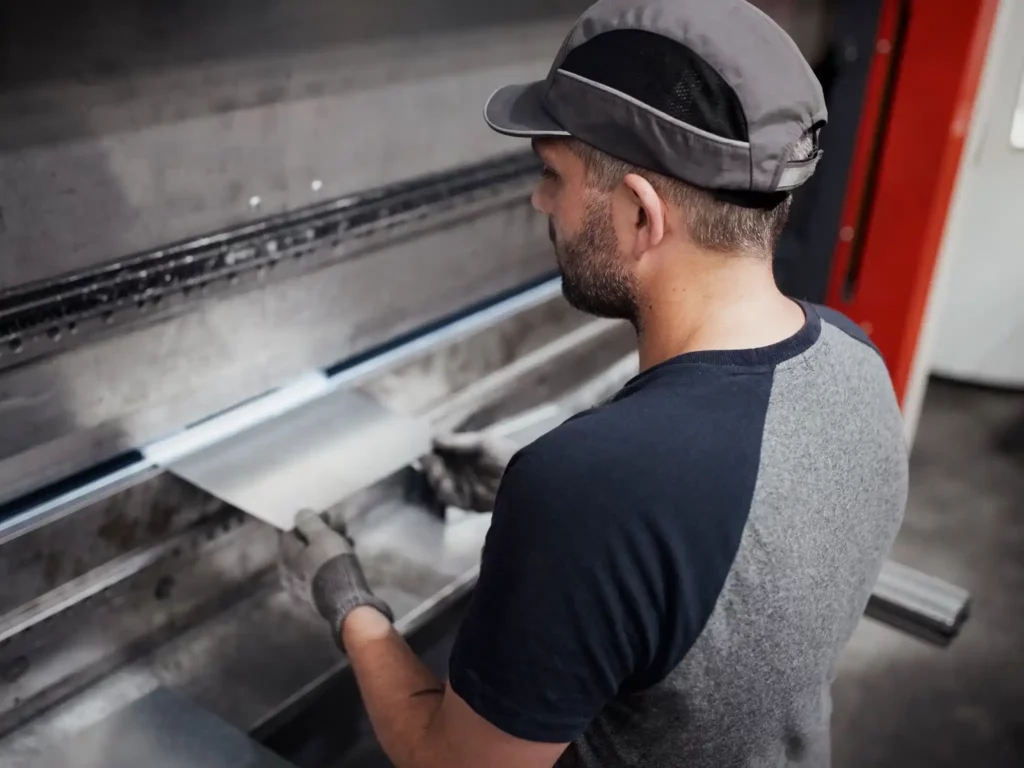Illustration des métiers dans la fabrication des ombrières par Developp'Sun