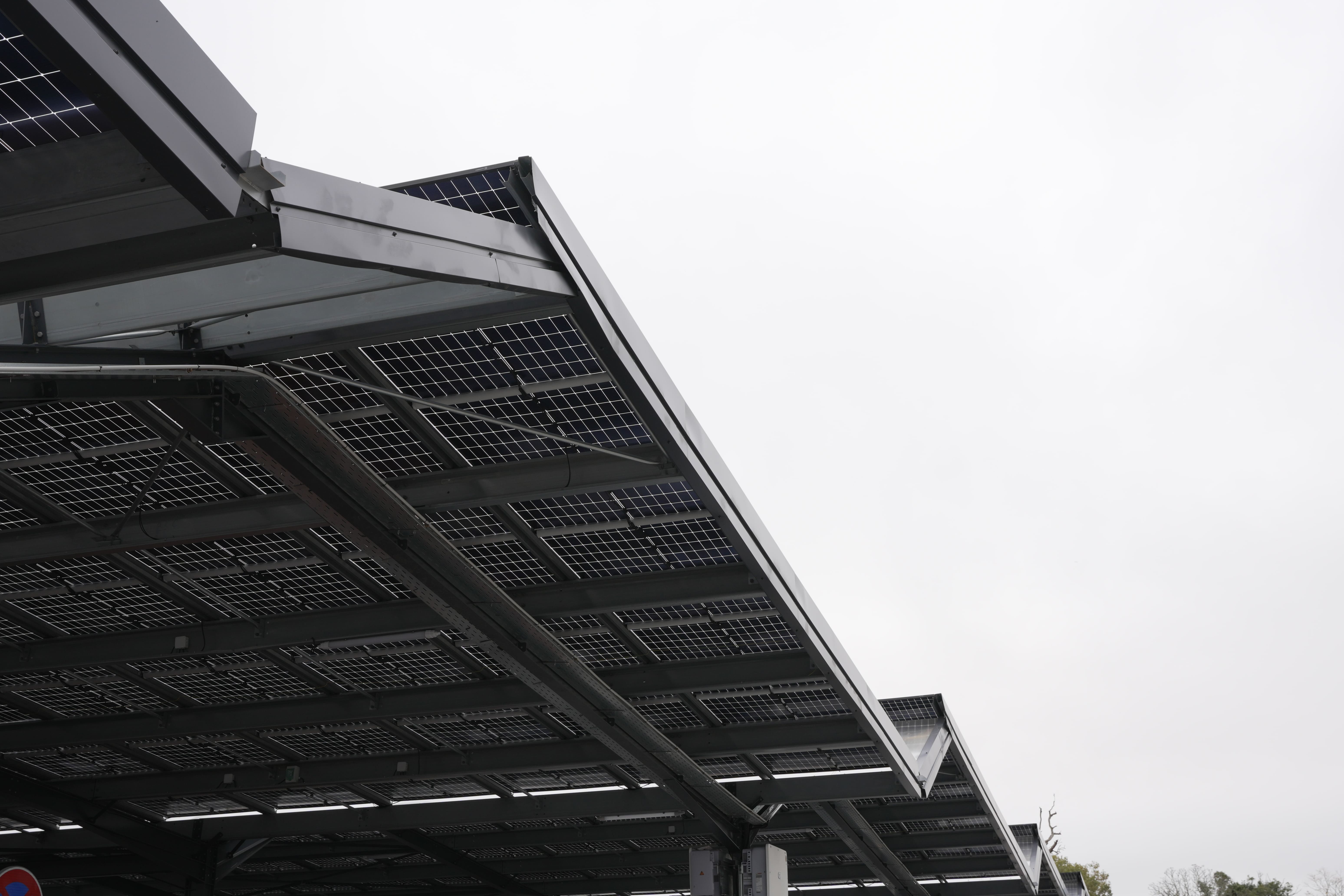 Ombrières solaires au Leclerc de Libourne (33)