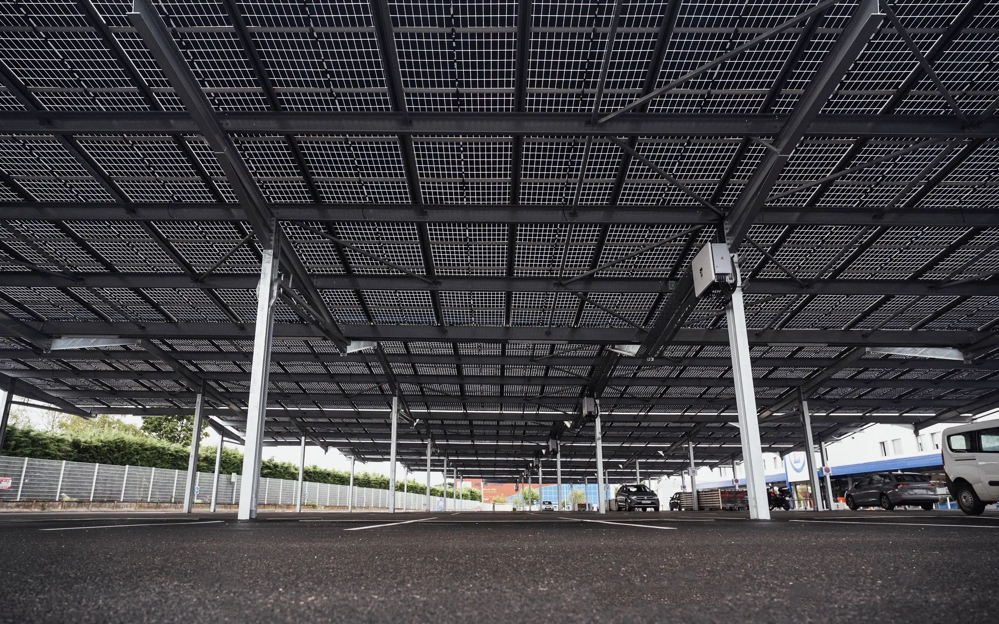 Installation d'Ombrières photovoltaïques au Leclerc de Vendôme (41)