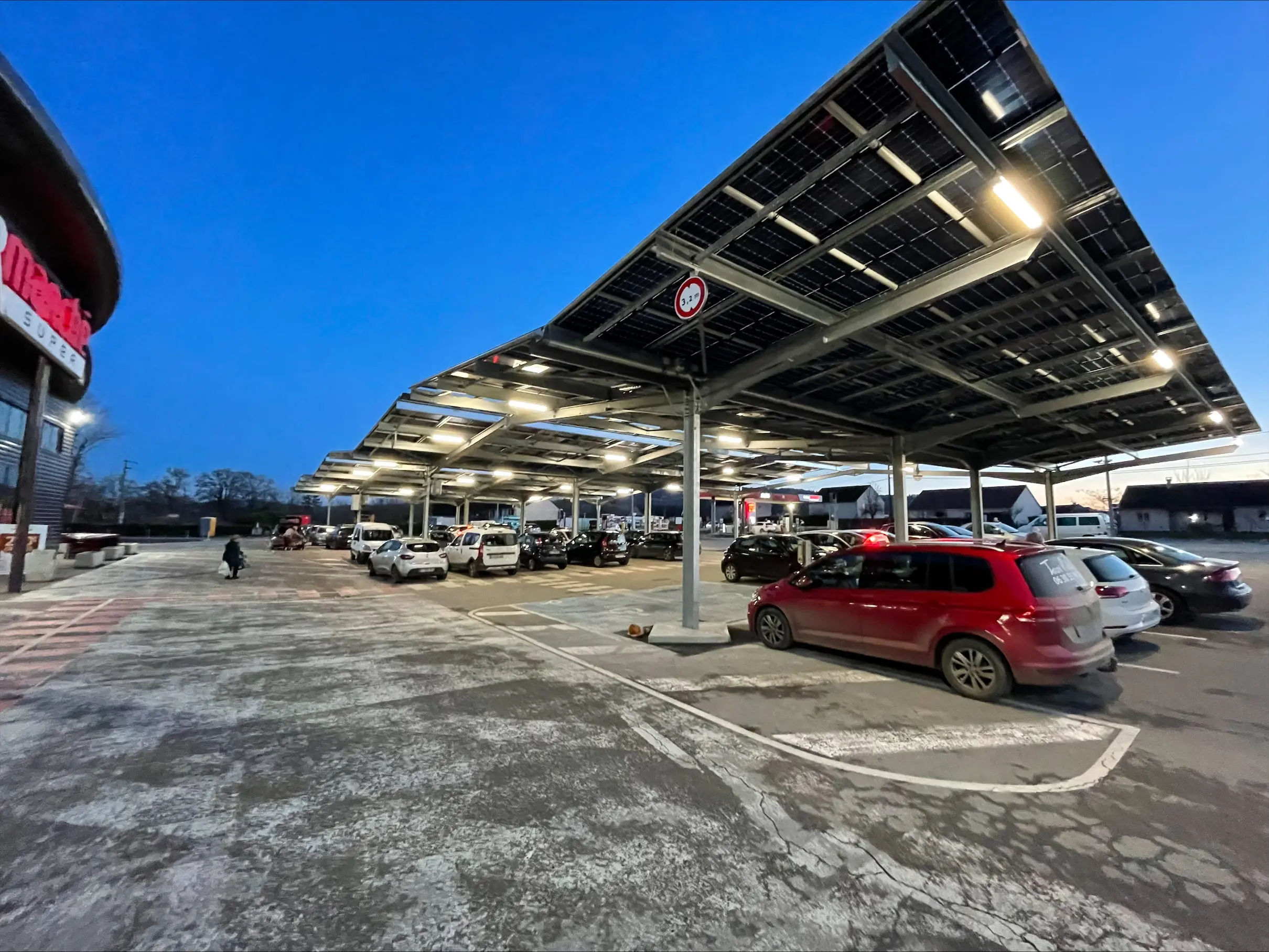 Ombrières de parking sur l'Intermarché de Dun Le Palestel (23)