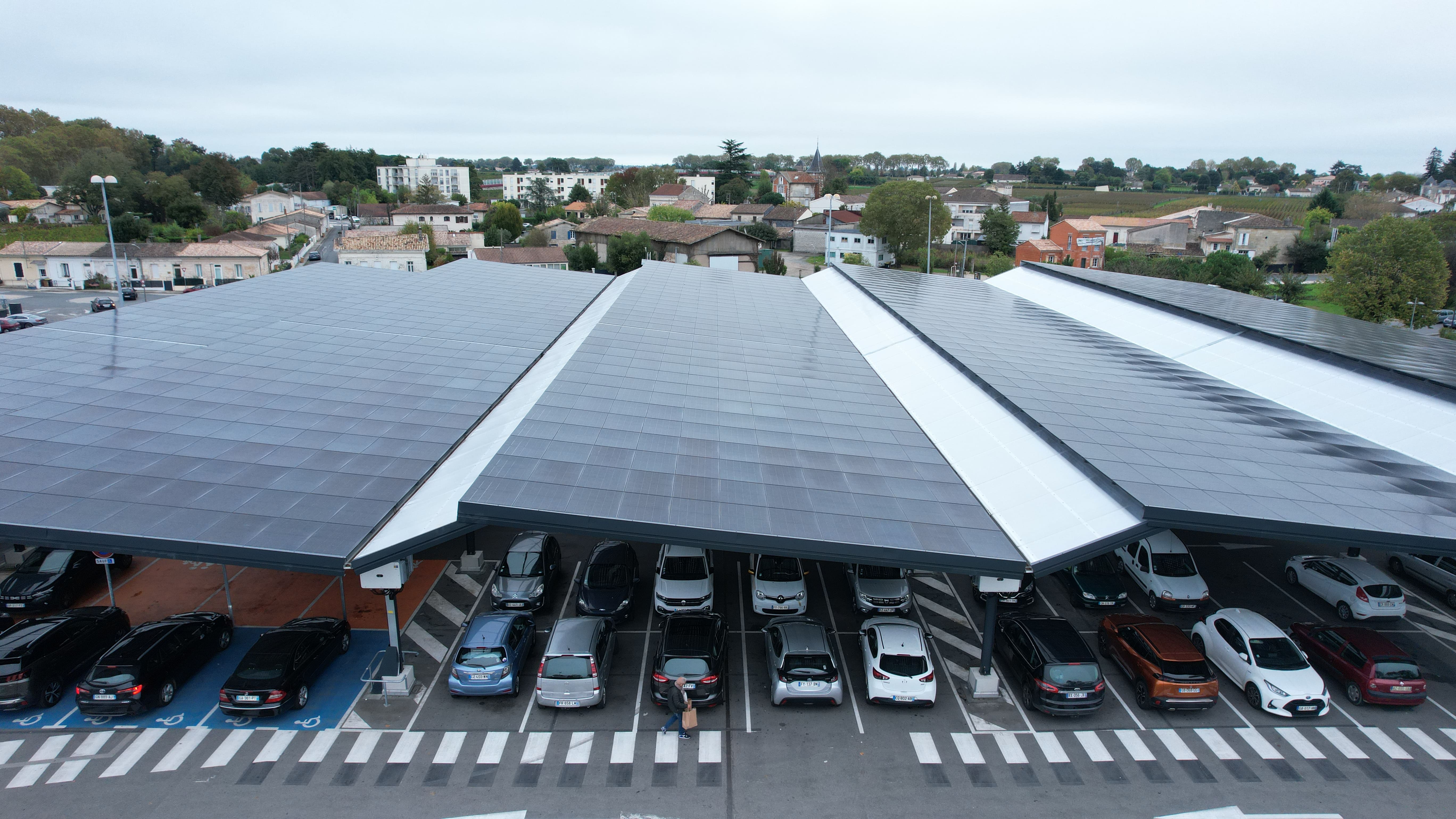 Ombrières solaires au Leclerc de Libourne (33)
