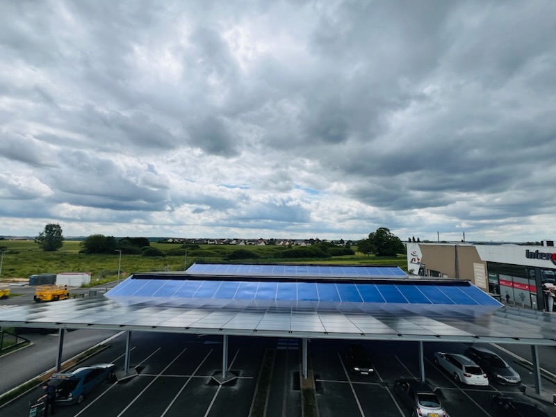 Inauguration des ombrières photovoltaïque Developp'Sun sur le parking du Intermarché